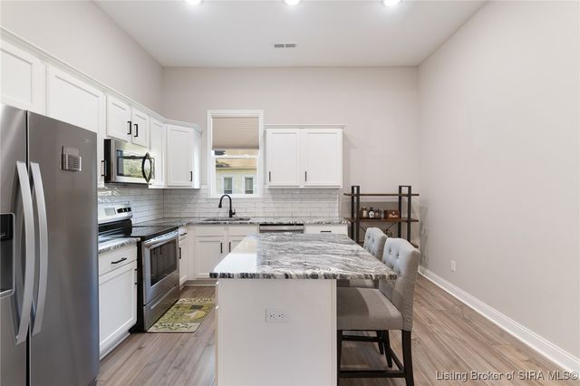 628 E Chestnut Street, Jeffersonville, IN 47130