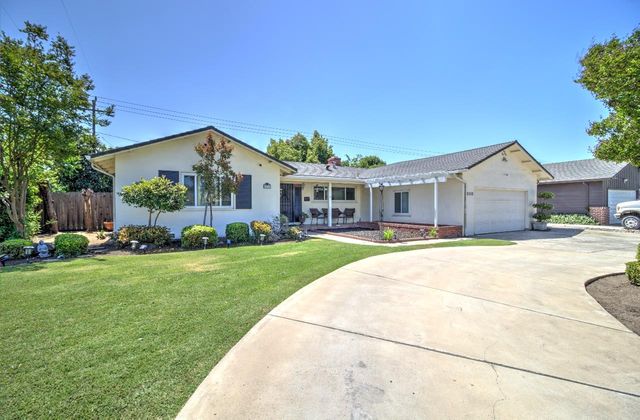 2252 W Benjamin Holt Dr, Stockton, CA 95207