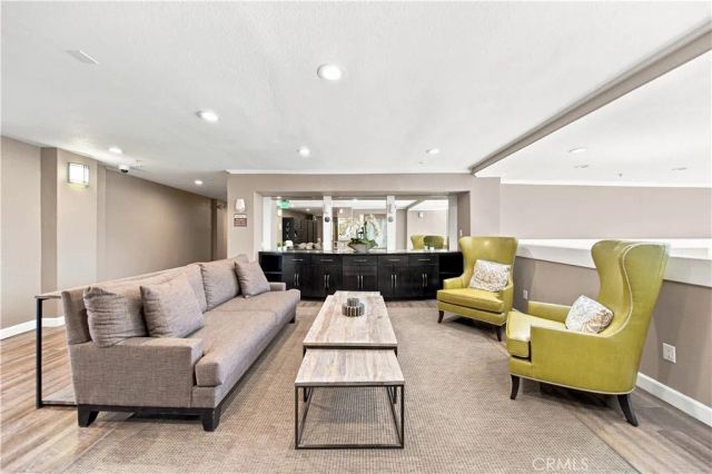 838 Pine 515, Long Beach, CA 90813