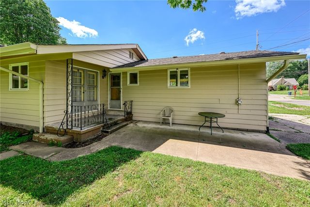 919 Robinson Avenue, Barberton, OH 44203