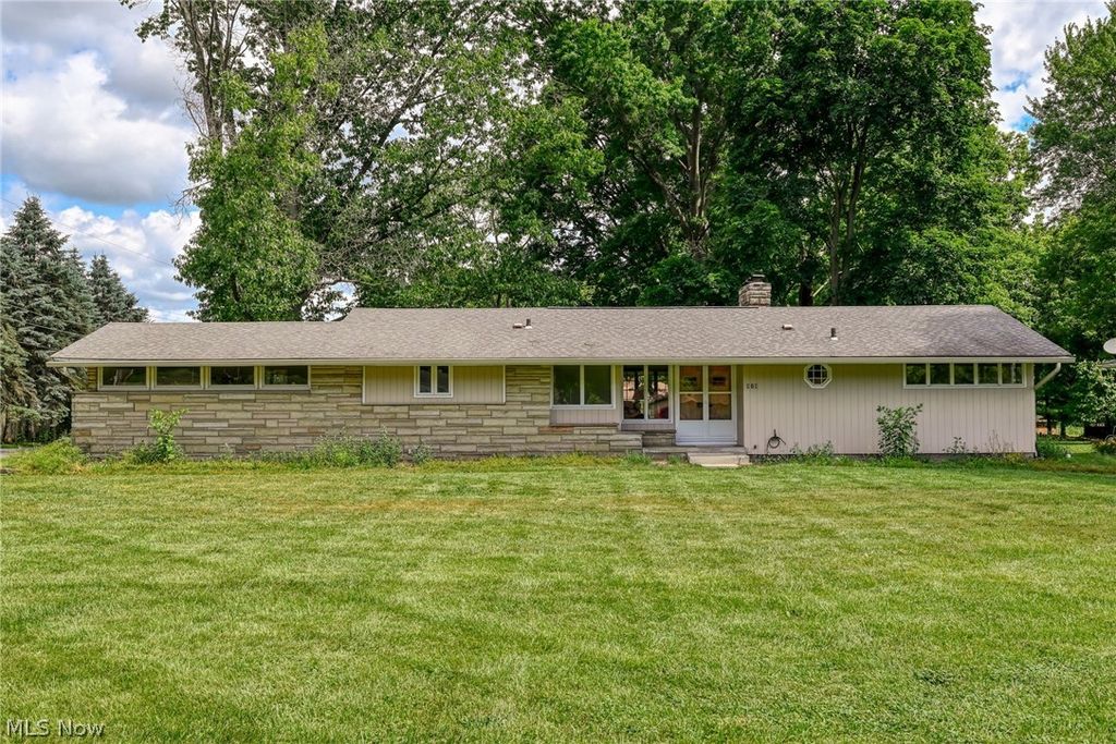 919 Robinson Avenue, Barberton, OH 44203