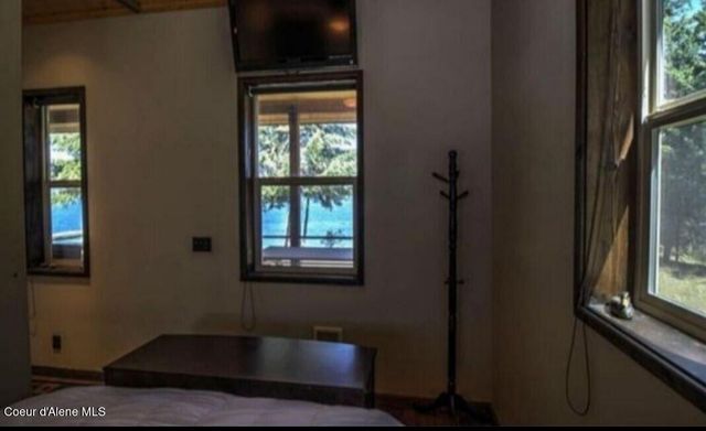 145 Cedar Dr, Bayview, ID 83803