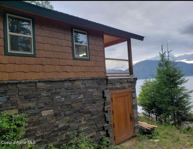 145 Cedar Dr, Bayview, ID 83803