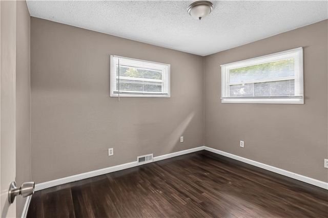 11403 Winchester Avenue, Kansas City, MO 64134
