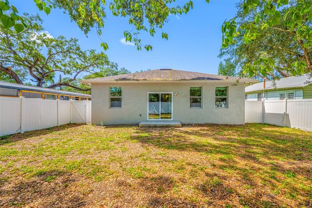 2918 LINDELL AVENUE, Tampa, FL 33610