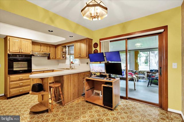 523 BEAN BLOSSOM DR, Lancaster, PA 17603