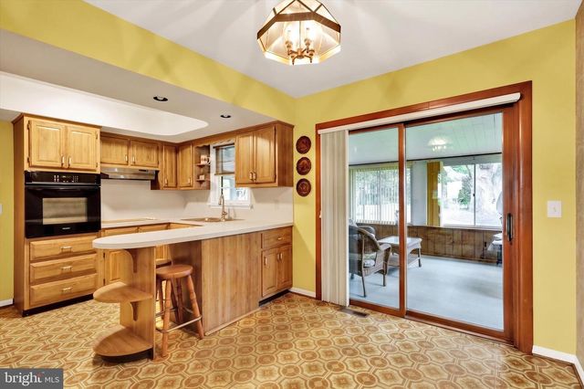 523 BEAN BLOSSOM DR, Lancaster, PA 17603