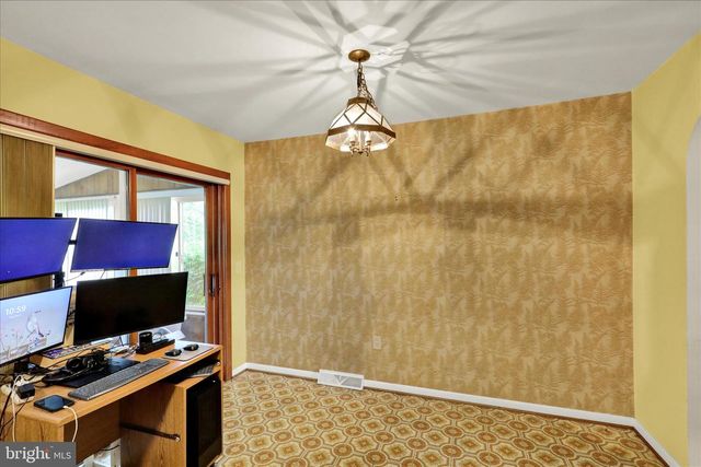 523 BEAN BLOSSOM DR, Lancaster, PA 17603