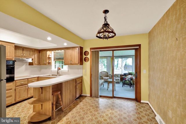 523 BEAN BLOSSOM DR, Lancaster, PA 17603