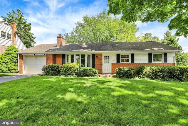 523 BEAN BLOSSOM DR, Lancaster, PA 17603