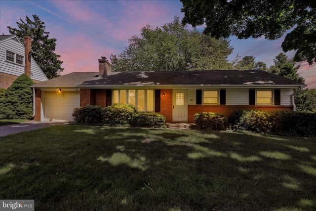 523 BEAN BLOSSOM DR, Lancaster, PA 17603
