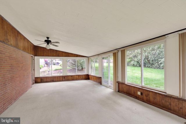 523 BEAN BLOSSOM DR, Lancaster, PA 17603