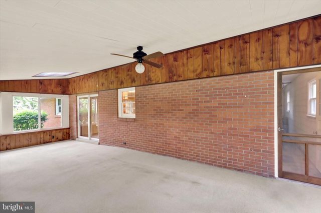 523 BEAN BLOSSOM DR, Lancaster, PA 17603
