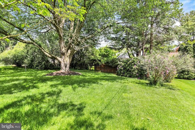 523 BEAN BLOSSOM DR, Lancaster, PA 17603
