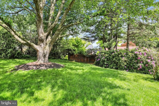 523 BEAN BLOSSOM DR, Lancaster, PA 17603