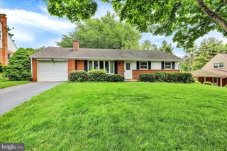 523 BEAN BLOSSOM DR, Lancaster, PA 17603