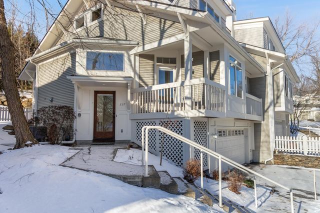 237 Park Road, South Burlington, VT 05403