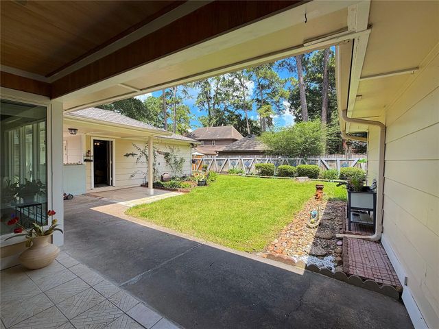 1402 Trailwood Village Drive, Houston, TX 77339