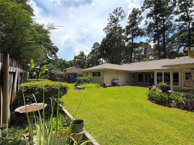 1402 Trailwood Village Drive, Houston, TX 77339