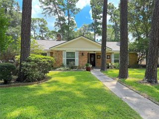 1402 Trailwood Village Drive, Houston, TX 77339