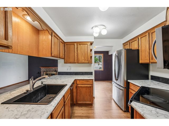 176 Ne 172ND Ave, Portland, OR 97230