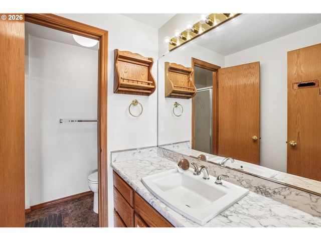 176 Ne 172ND Ave, Portland, OR 97230