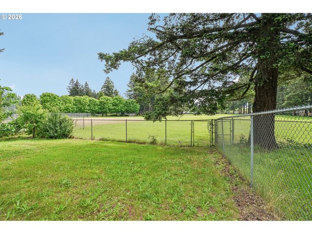 176 Ne 172ND Ave, Portland, OR 97230
