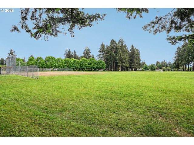 176 Ne 172ND Ave, Portland, OR 97230
