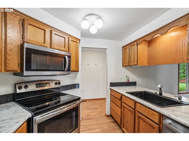 176 Ne 172ND Ave, Portland, OR 97230