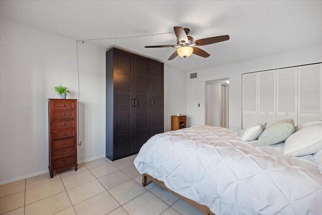 6939 W COUNTRY CLUB DRIVE N 156, Sarasota, FL 34243