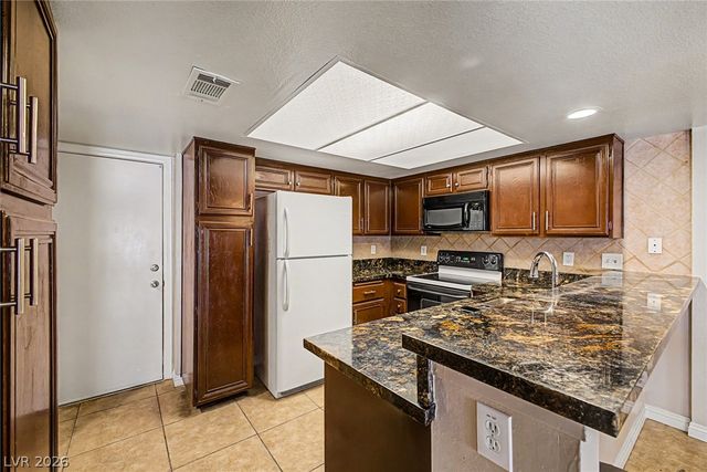 2753 Lodestone Drive, Las Vegas, NV 89117