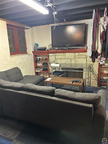 910 SW Randolph AVE, Topeka, KS 66606