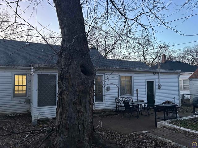 910 SW Randolph AVE, Topeka, KS 66606