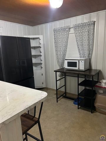 910 SW Randolph AVE, Topeka, KS 66606