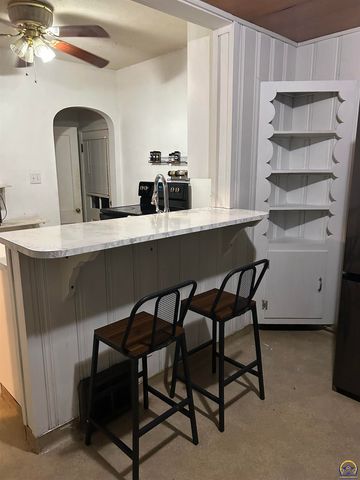 910 SW Randolph AVE, Topeka, KS 66606