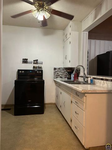 910 SW Randolph AVE, Topeka, KS 66606