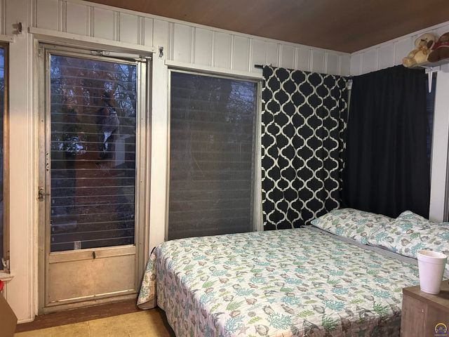 910 SW Randolph AVE, Topeka, KS 66606