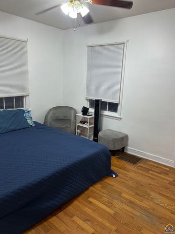 910 SW Randolph AVE, Topeka, KS 66606