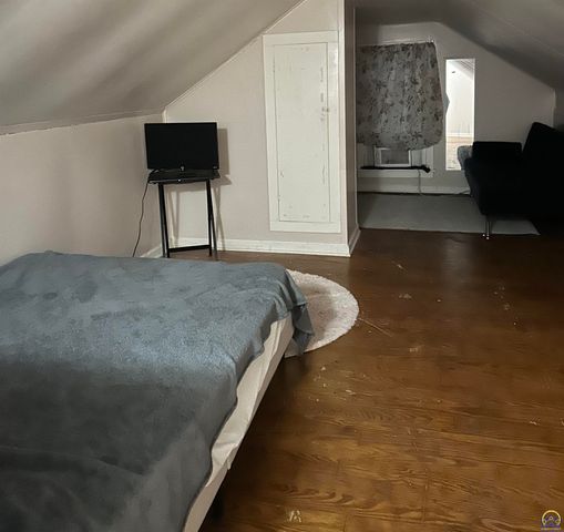 910 SW Randolph AVE, Topeka, KS 66606