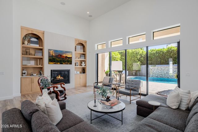 2665 E HUMMINGBIRD Way, Gilbert, AZ 85297