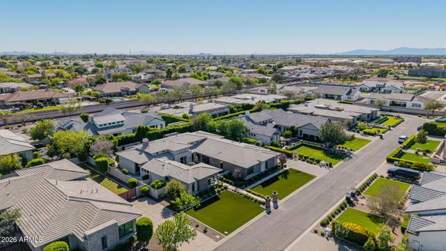 2665 E HUMMINGBIRD Way, Gilbert, AZ 85297