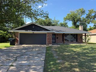 2406 W Broadview Street, Greenville, TX 75402