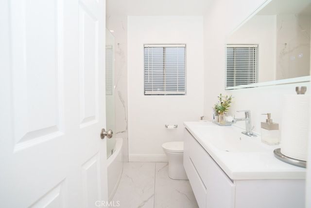 15500 Chatsworth Street, San Fernando, CA 91345