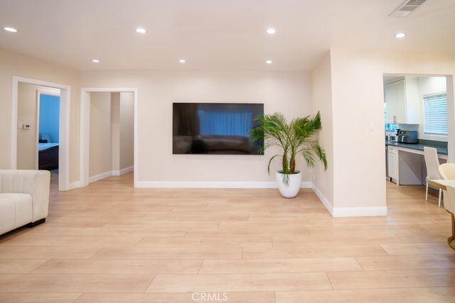 15500 Chatsworth Street, San Fernando, CA 91345