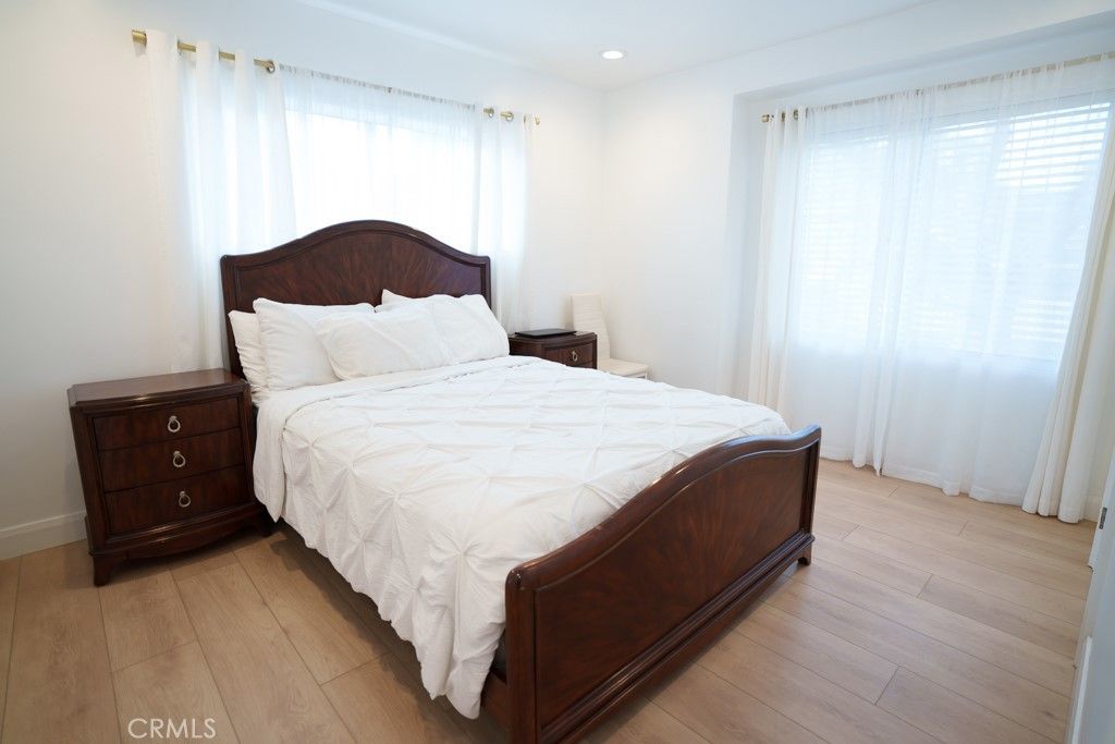 Image 13 of property listing at 15500 Chatsworth Street, San Fernando, CA 91345