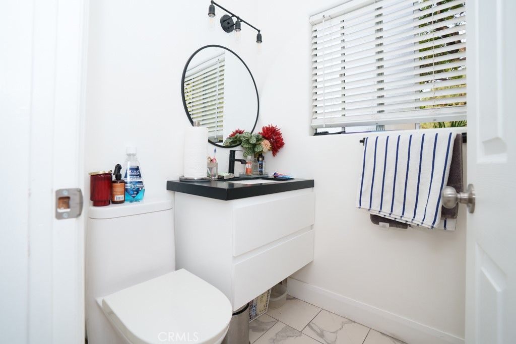 Image 14 of property listing at 15500 Chatsworth Street, San Fernando, CA 91345
