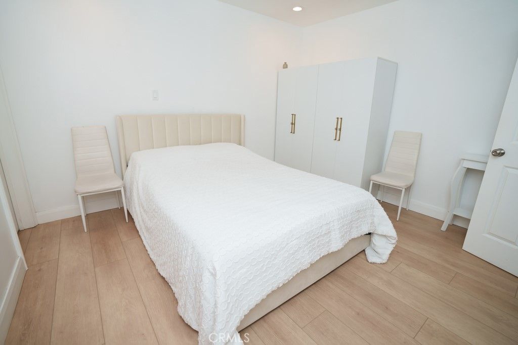Image 15 of property listing at 15500 Chatsworth Street, San Fernando, CA 91345