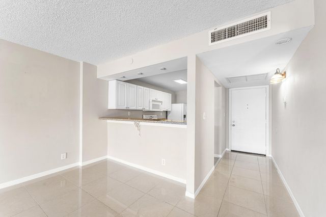 10 Royal Palm Way 203, Boca Raton, FL 33432