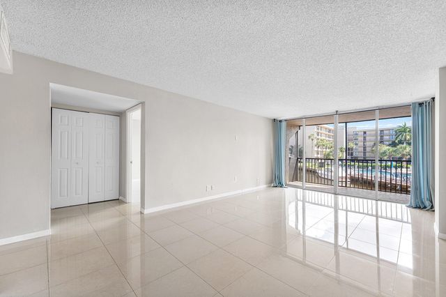 10 Royal Palm Way 203, Boca Raton, FL 33432