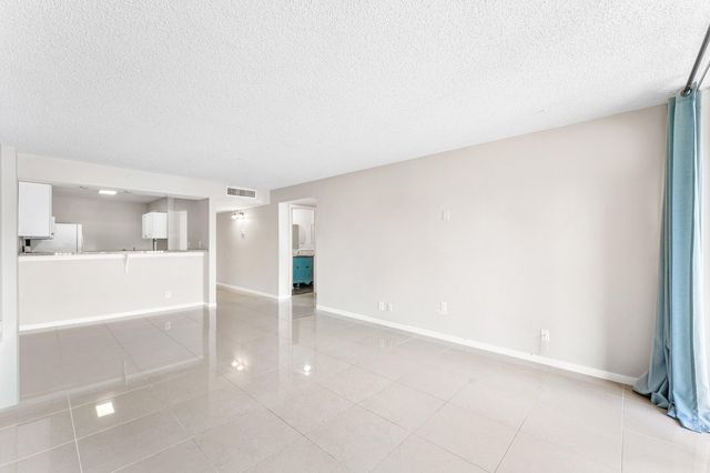 10 Royal Palm Way 203, Boca Raton, FL 33432
